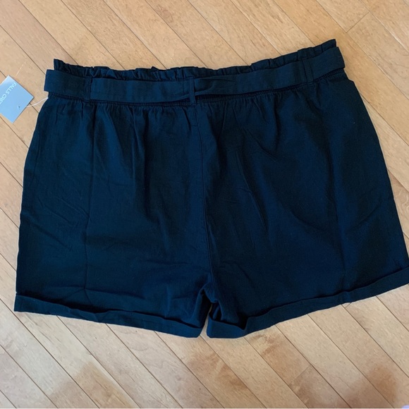 NWT FALLS CREEK Size 2X Adorable Black Pull On Shorts with Belt & Pockets - Picture 2 of 4